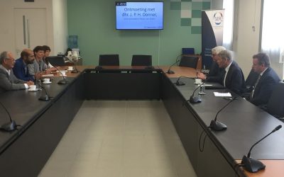 De heer Donner, vice-president van de Raad van State op bezoek bij de SER